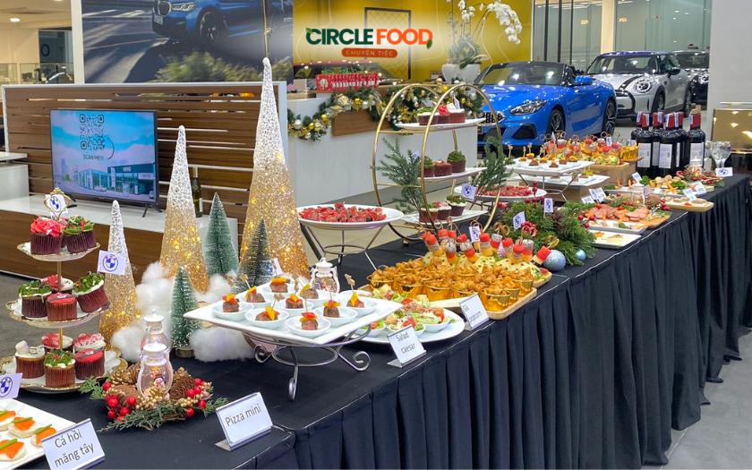 Bàn tiệc Giáng sinh tại BMW của Circle Food