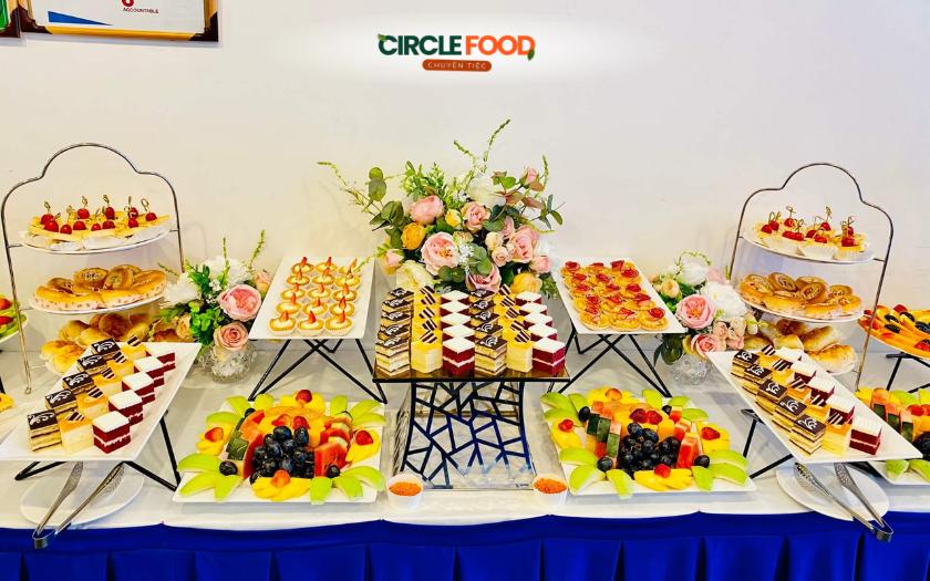 Bày trí bánh ngọt Teabreak tối giản