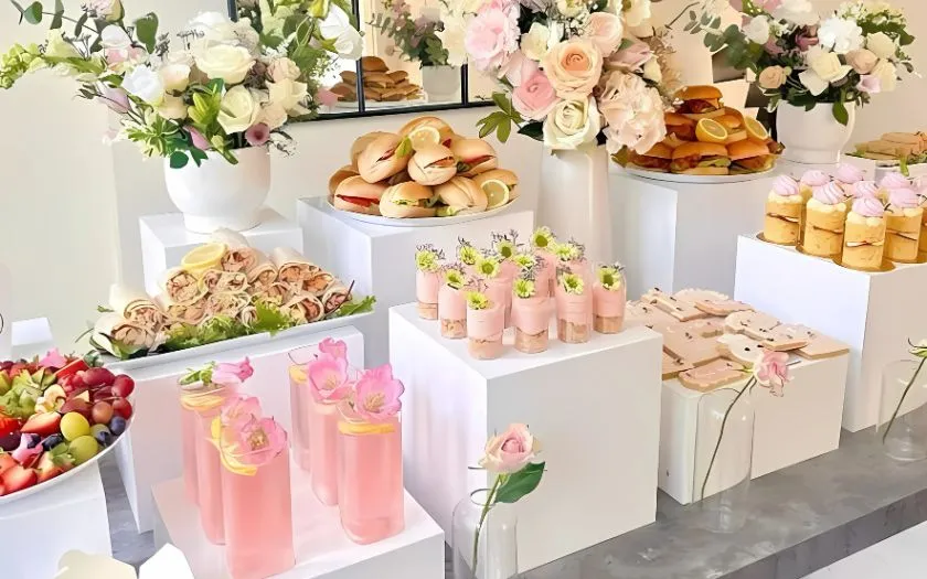 Tiệc Finger Food được trang trí theo concept buổi tiệc