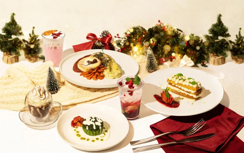 Bữa ăn brunch được trang trí theo chủ đề giáng sinh đẹp mắt