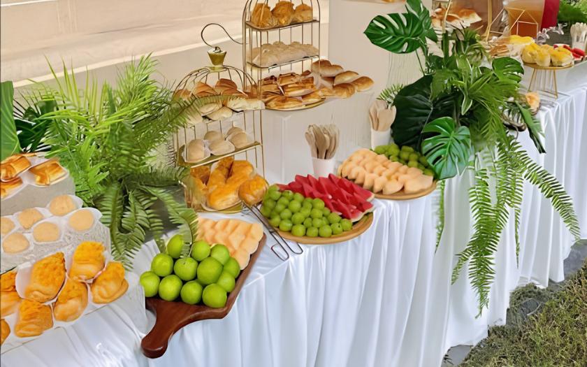 Trang trí bàn Teabreak bằng vật liệu tự nhiên