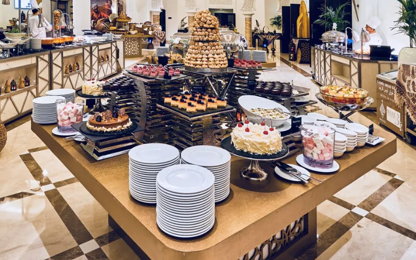 Thiết kế mở giúp quầy buffet tạo sự linh hoạt cho cả thực khách và nhân viên