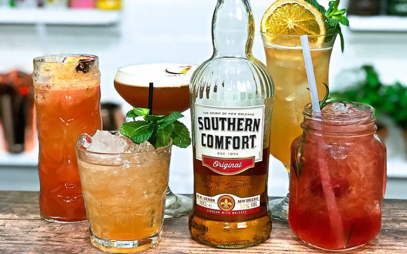 Rượu mùi đào (Southern Comfort) mang đến hương vị tự nhiên, cuốn hút