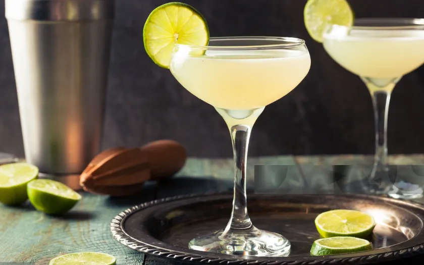 Daiquiri được pha chế từ rượu Rum, nước cốt chanh và đường