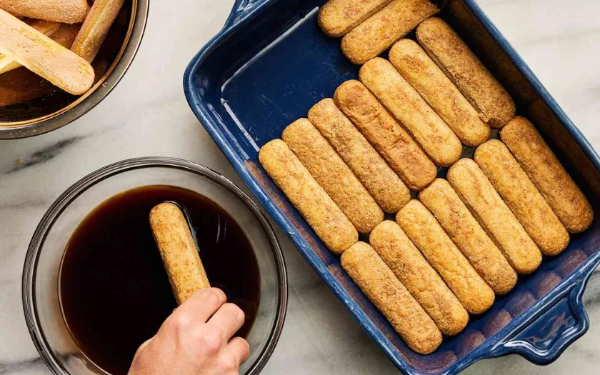 Bước 4: Bạn có thể mua ladyfinger tại tiệm hoặc tự làm