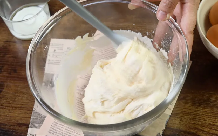 Bước 3: Trộn đều hỗn hợp bột