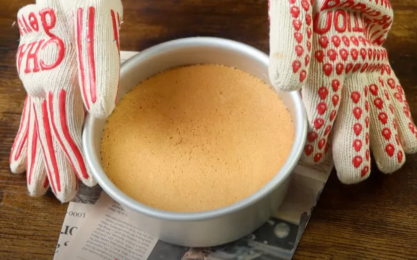 Bước 4: Nướng chín phần cốt bánh mousse