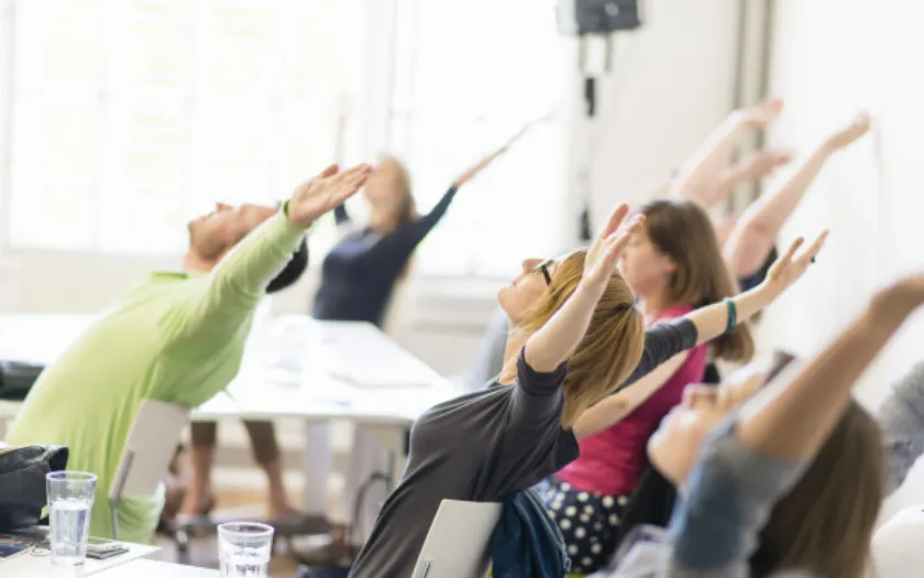 Tập yoga tại văn phòng giúp bạn thư giãn hơn