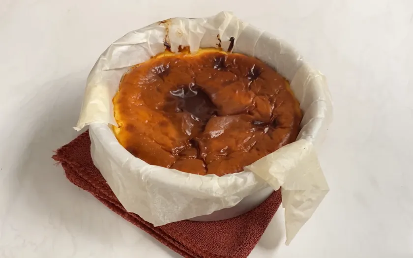Nướng bánh sau đó cho vào tủ lạnh để bánh định hình