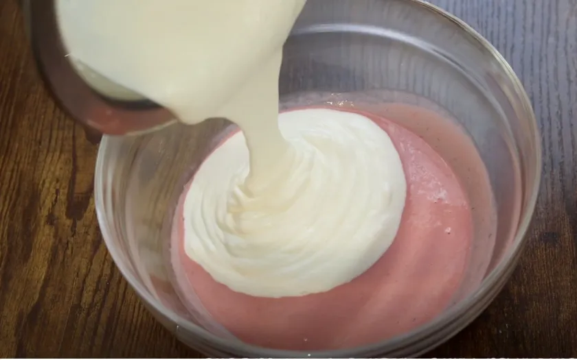 Bước 5: Trộn hỗn hợp để làm mousse