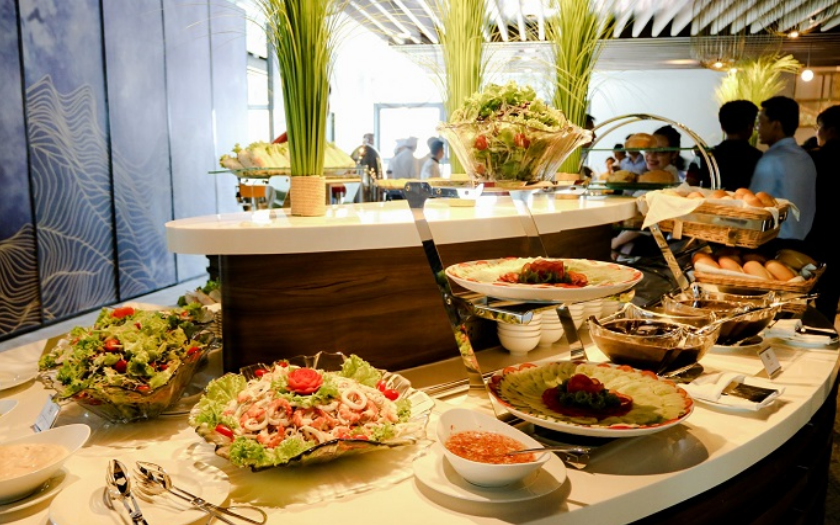 Bố trí không gian sạch sẽ tạo thiện cảm với khách hàng dự tiệc buffet