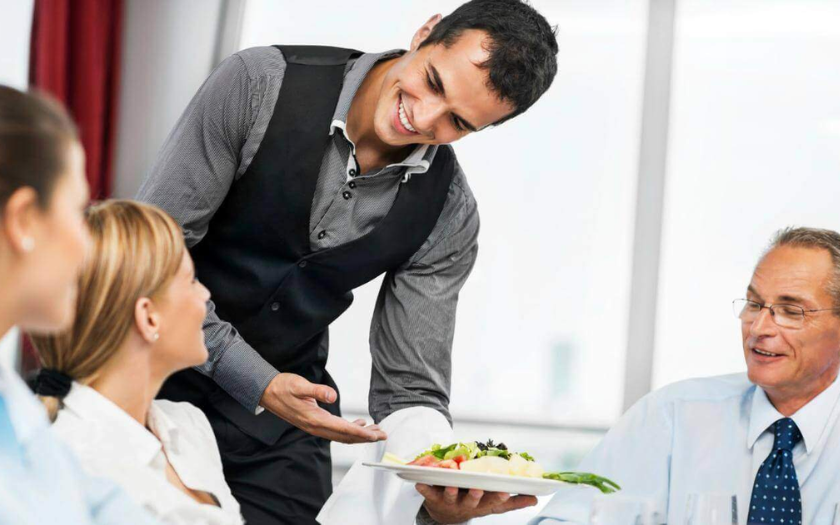 Thái độ nhân viên chuyên nghiệp là hoàn thiện quy trình phục vụ tiệc buffet