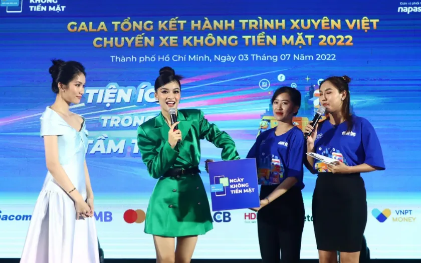 Bốc thăm trúng thưởng với nhiều phần quà hấp dẫn