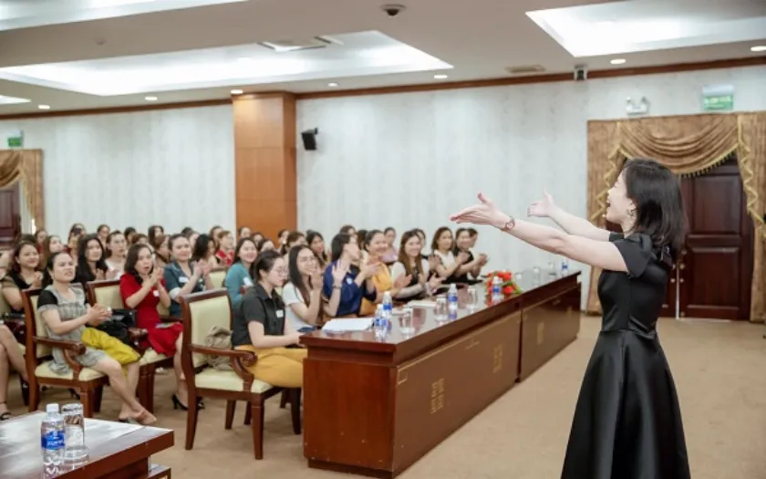 Buổi gặp gỡ và chia sẻ cùng diễn giả nữ truyền cảm hứng là ý tưởng mới lạ cho 20/10