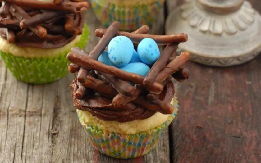 Cupcake tổ chim được trang trí đáng yêu, vừa đẹp mắt vừa ngon miệng 