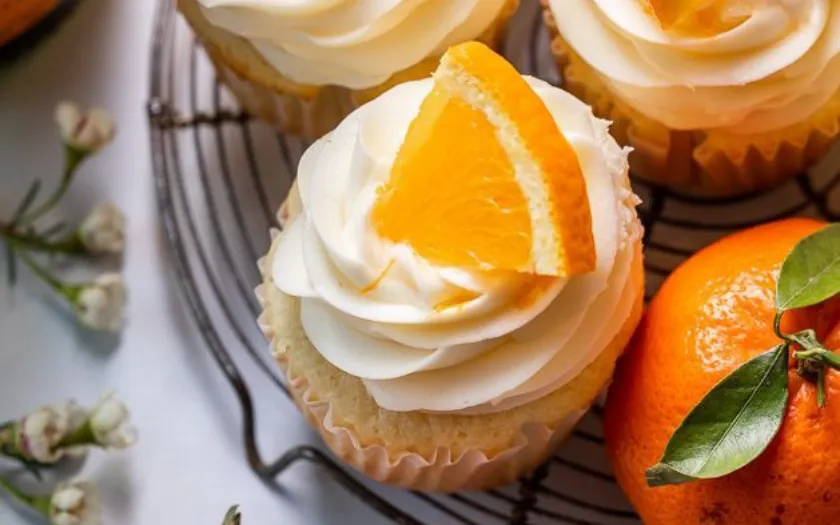 Cupcake cam được làm từ cam tươi mọng nước mang vị chua ngọt tự nhiên