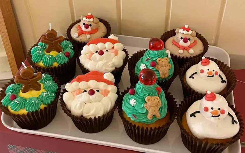 Bánh ngọt cho tiệc Tea Break Noel ngay tại văn phòng