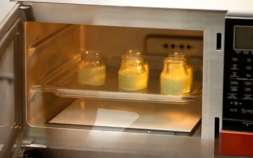 Bước 3: Làm chín hỗn hợp bằng lò vi sóng với chức năng Hấp trong 15 phút