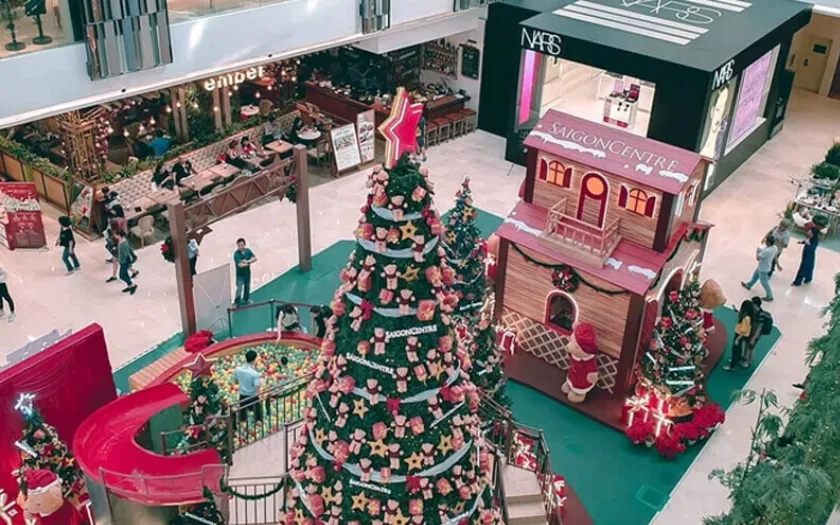 Saigon Center là tọa độ vui chơi quen thuộc của giới trẻ mỗi dịp Noel