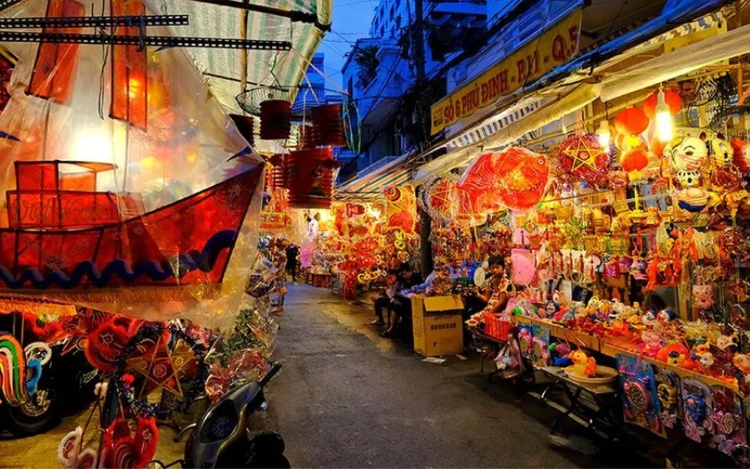 Vui chơi Giáng Sinh tại khu phố người Hoa Sài Gòn