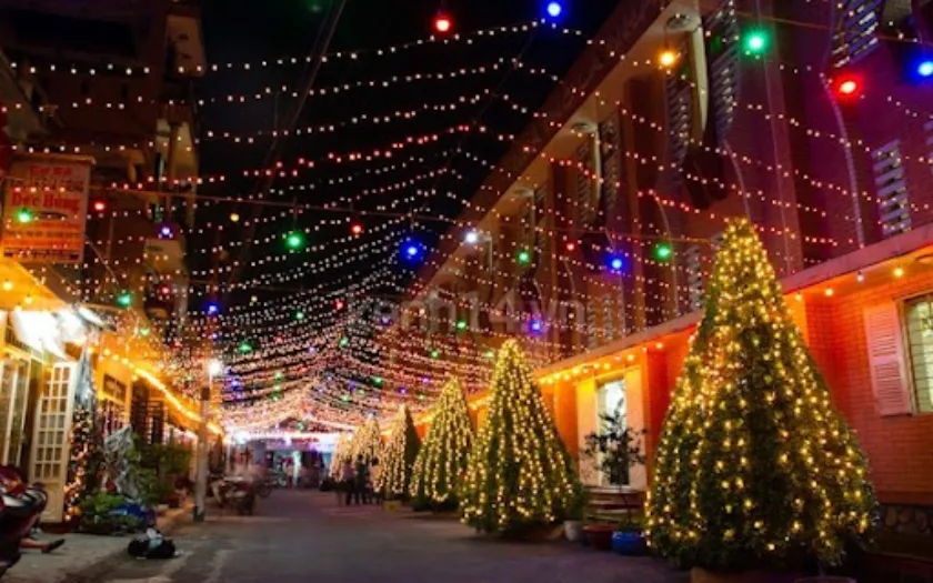 Xóm đạo lớn nhất HCM vào mùa Giáng Sinh