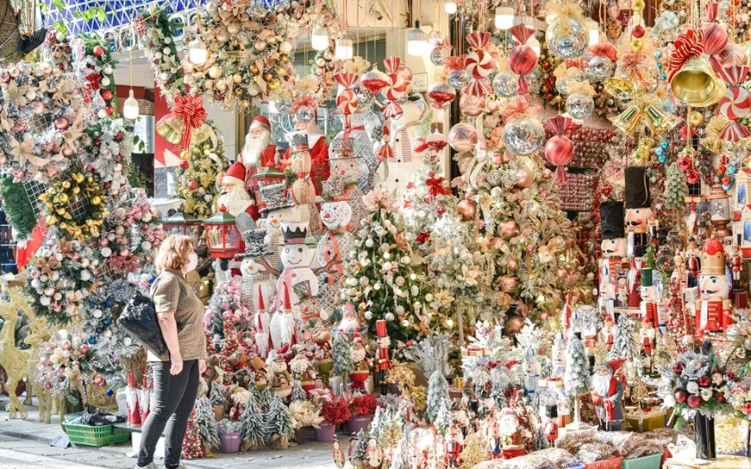 Giáng sinh đến sớm trên phố Hàng Mã