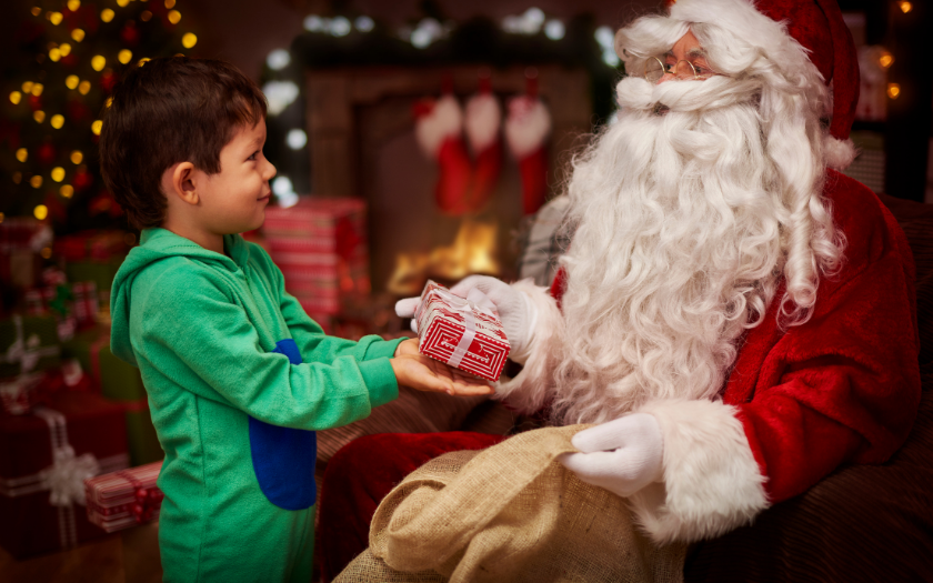 Ông già Noel tặng quà mỗi mùa Giáng sinh