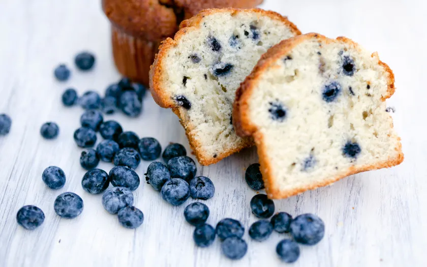 Bánh muffin việt quất có vị ngọt thanh xen lẫn chua nhẹ