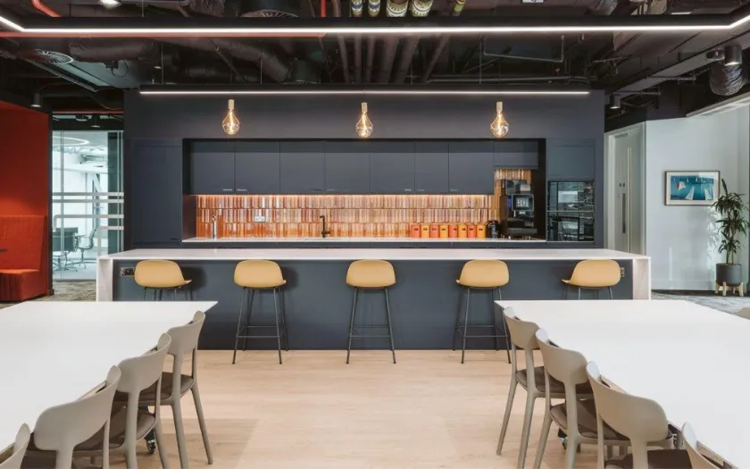 Pantry văn phòng là một không gian phụ trợ được thiết kế để nhân viên nghỉ ngơi