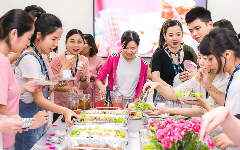 Tiệc tất niên tại văn phòng vẫn mang lại sự ấm cúng, thân mật