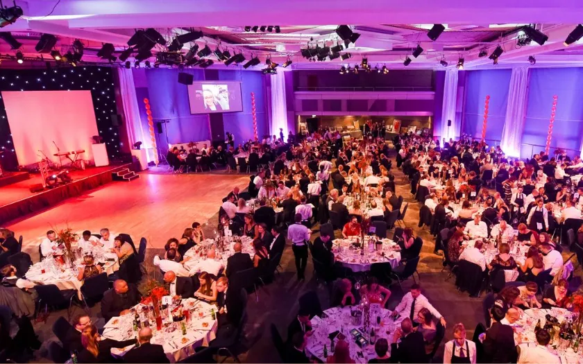 Gala dinner thường được tổ chức hoành tráng, chuyên nghiệp và sang trọng