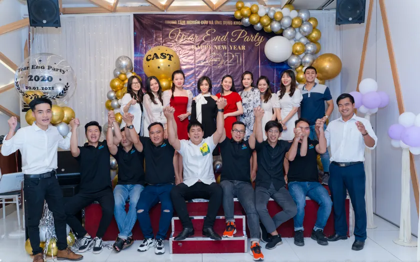 Chụp ảnh lưu niệm và giao lưu nội bộ giúp ghi lại những khoảnh khắc đáng nhớ