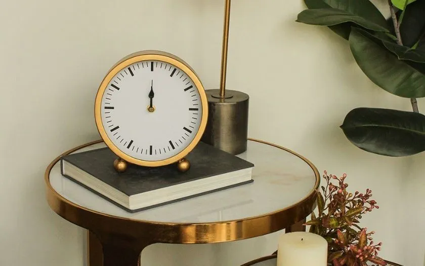 Đồng hồ để bàn là lựa chọn phù hợp để đem biếu tặng lễ Noel