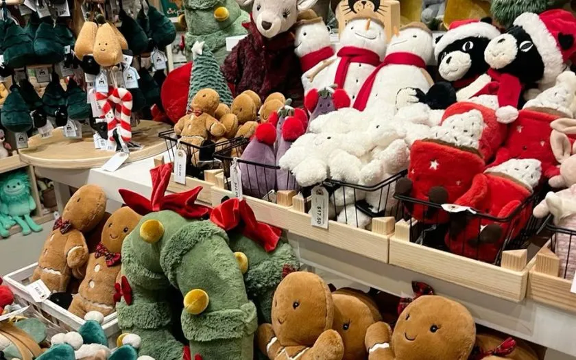 Gấu bông dễ tìm mua với mẫu mã đa dạng rất thích hợp tặng cho bạn bè