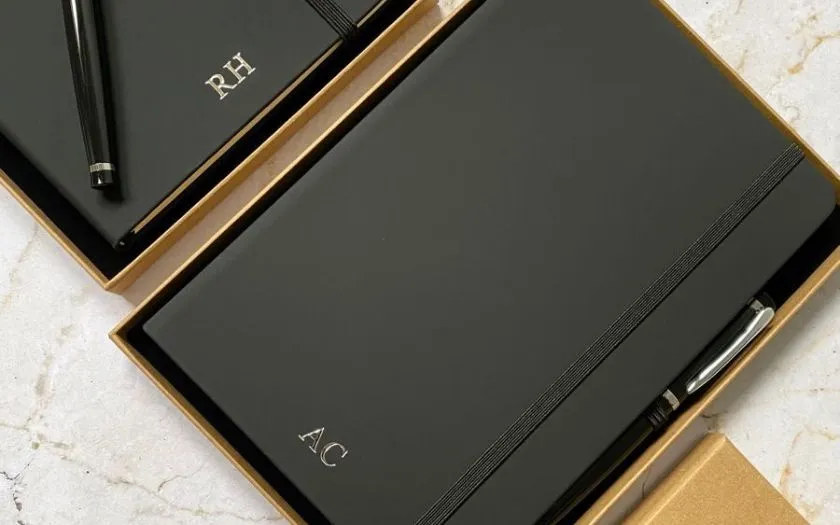 Sổ tay da - món quà Giáng Sinh sang trọng dành tặng cấp trên