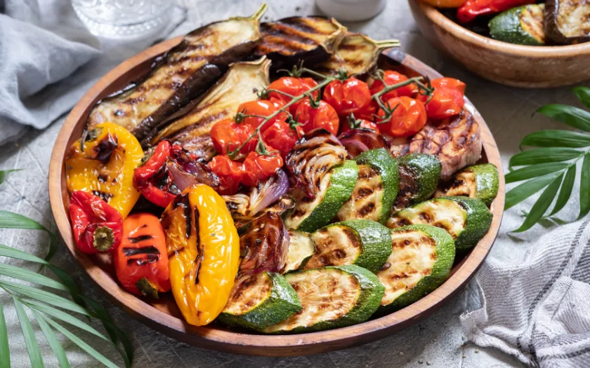 Cà rốt, khoai lang và các loại rau củ được nướng vàng ruộm mang lại sự hài hòa cho bữa tiệc