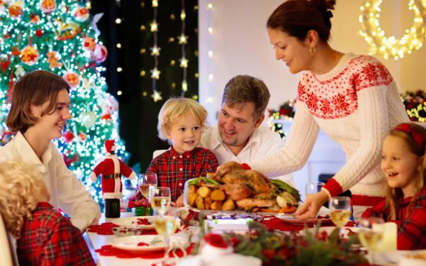 Giáng sinh là dịp để quây quần bên bàn tiệc ấm cúng cùng gia đình