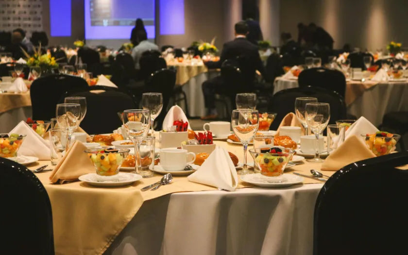 Gala Dinner sang trọng, chuyên nghiệp