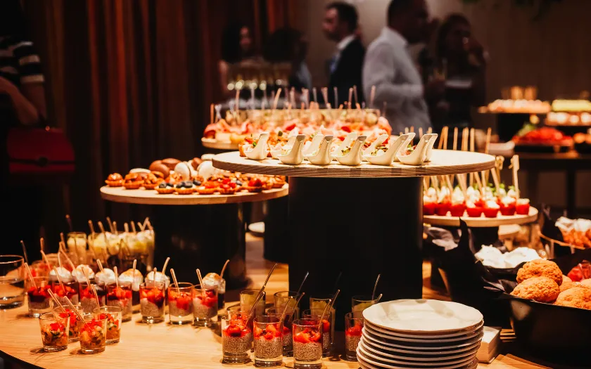 Buffet, finger food, standing party linh hoạt, thoải mái