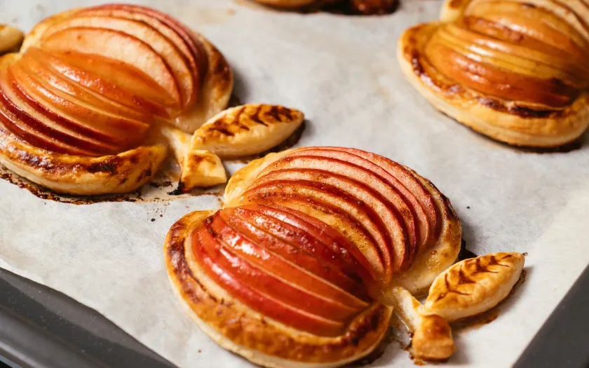 Bánh táo Giáng sinh đẹp mắt sau khi đã hoàn tất 