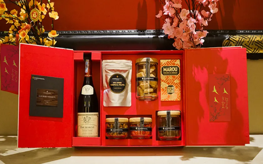 Hộp quà Tân Niên được thiết kế riêng với bao bì chỉn chu, cao cấp