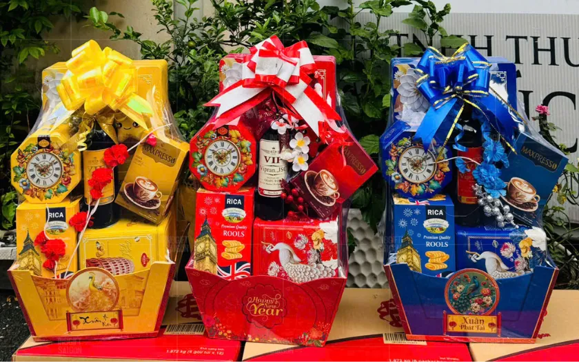 Giỏ bánh kẹo cao cấp là món tặng Tân Niên sang nhẹ cho những cuộc gặp đầu xuân