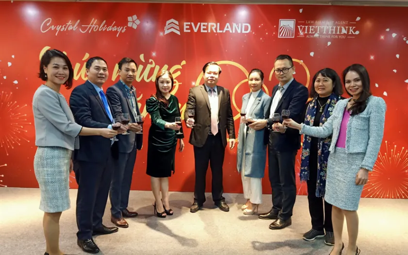 Khoảnh khắc check-in đầu xuân của cán bộ nhân viên