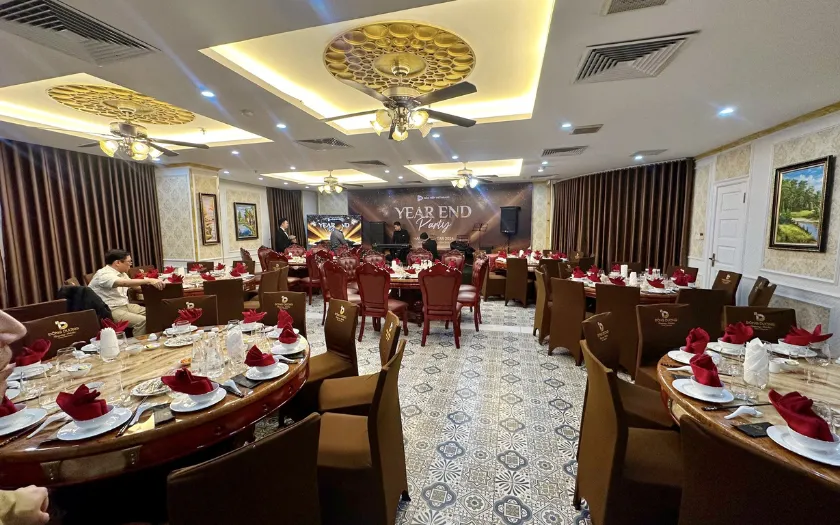 Hội trường rộng rãi, sang trọng tại Đông Dương là điểm khiến doanh nghiệp nhớ đến mỗi dịp cuối năm