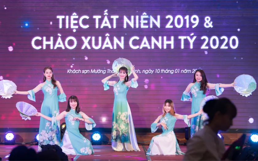 Văn nghệ nội bộ giúp tăng sự gắn kết và tạo không khí vui tươi cho chương trình