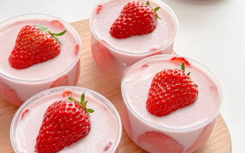 Món pudding sữa chua dâu tây bắt mắt, giải nhiệt cho mùa hè
