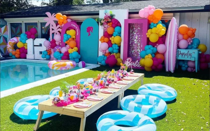 Tiệc sinh nhật tại bể bơi