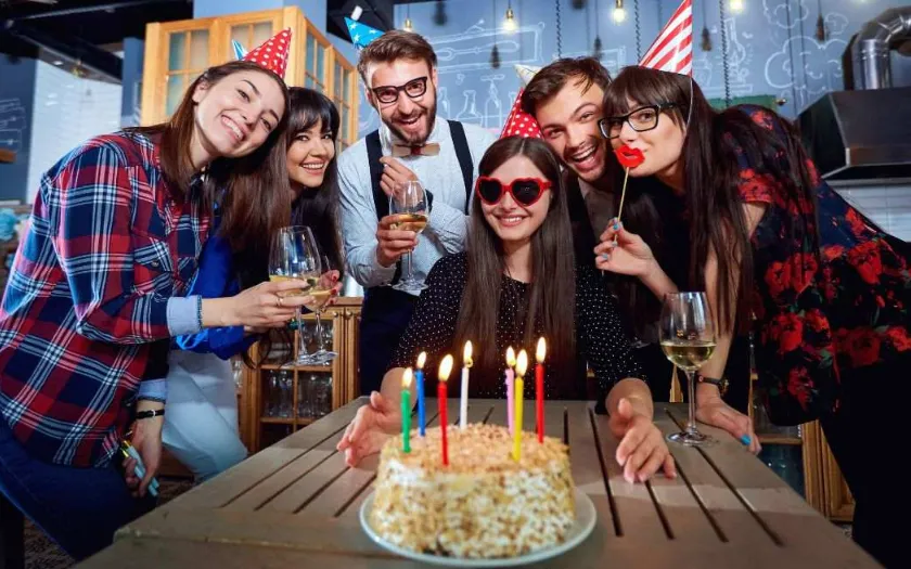 Trò chơi Hát nối nhịp sinh nhật – Liên khúc đồng ca đầy ngẫu hứng theo từ khóa