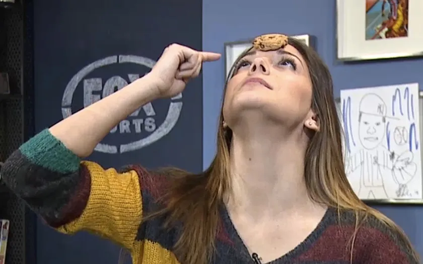 Trò chơi Chuyền bánh không cần tay - Cần sự linh hoạt của cơ mặt