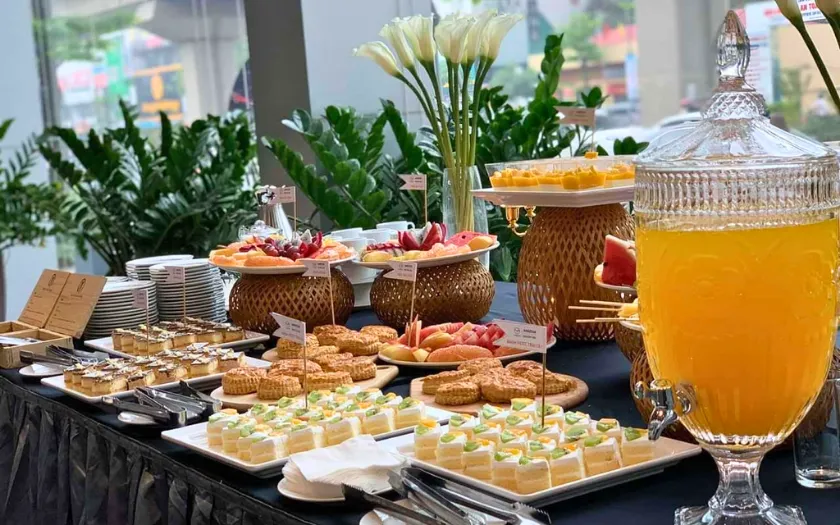 Tiệc Happy Hour mừng 8/3 chị em văn phòng (Nguồn: Internet)